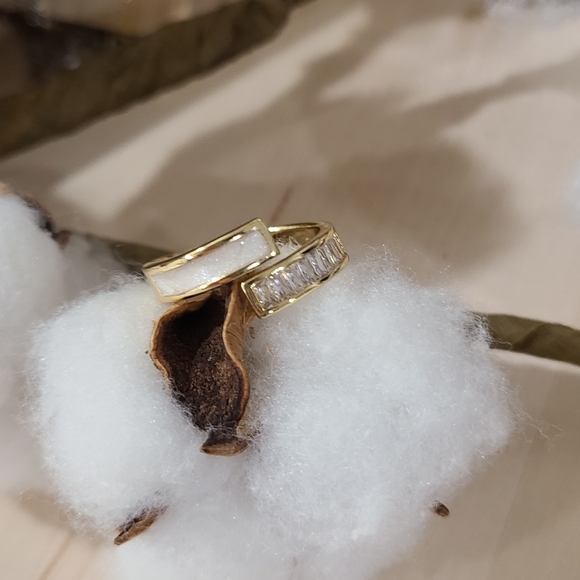 🎉🎉NEW🎉🎉 GORGEOUS!! Adjustable White Enamel And CZ Baguettes Claw Ring - Picture 10 of 16